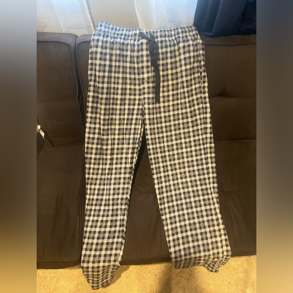 Izod Grey Stripped Pajamas. Size: Medium